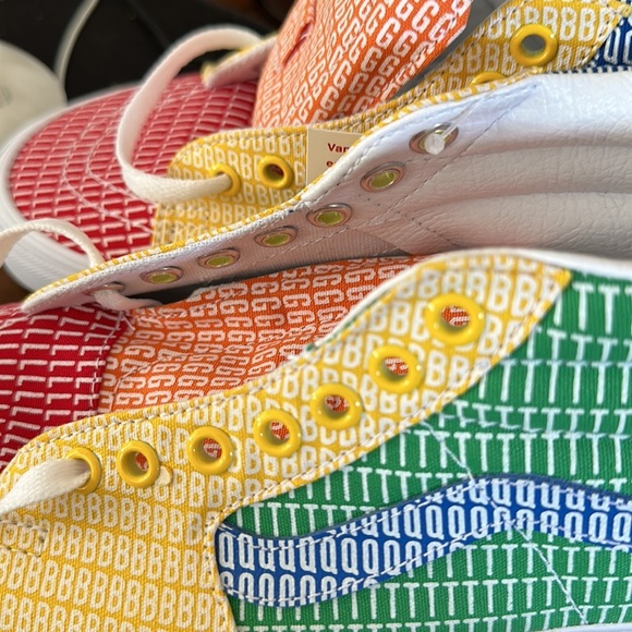 #65/53S/34S Brand new with tags VANS PRIDE SK8 Mid - Picture 6 of 11